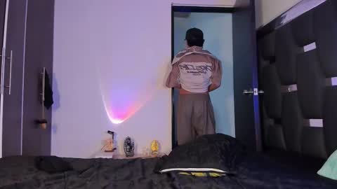 Snapshot of raydevil_ chatting on September 18, 2025, 8:55 pm Rayn online show from September 18, 2025, 8:55 pm