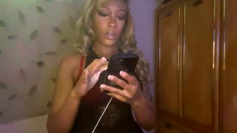 Snapshot of rayemillian chatting on August 3, 2026, 5:16 pm Raye Millian online show from August 3, 2026, 5:16 pm
