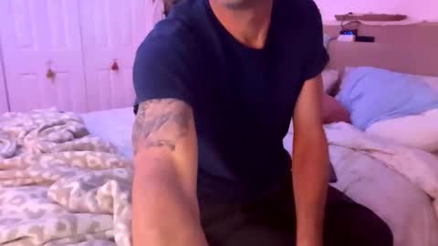 Snapshot of raymag444 chatting on February 1, 2026, 5:17 am raymag444 online show from February 1, 2026, 5:17 am