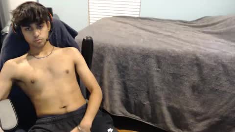 raymondg8596 online show from February 25, 2025, 3:42 am