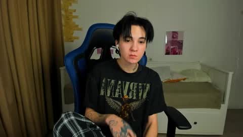 Snapshot of raytaylorr chatting on January 15, 2026, 5:45 am Ray online show from January 15, 2026, 5:45 am