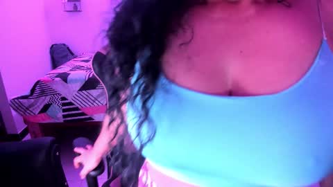 Danna online show from November 13, 2025, 11:03 pm