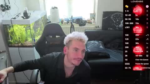 Rayzel online show from March 18, 2026, 1:36 pm