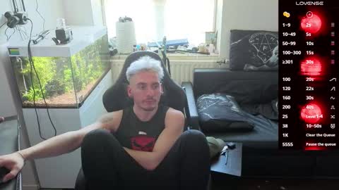 Rayzel online show from March 22, 2026, 1:47 pm