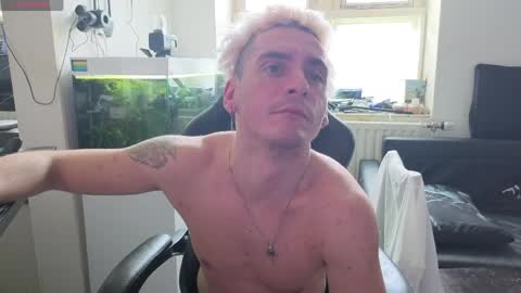Snapshot of rayzel_white chatting on May 20, 2026, 1:28 pm Rayzel White online show from May 20, 2026, 1:28 pm