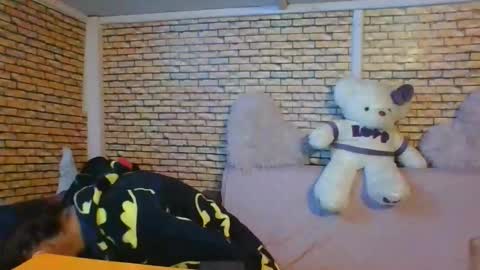 Snapshot of real_coupl3 chatting on December 3, 2025, 9:35 pm real_coupl3 online show from December 3, 2025, 9:35 pm