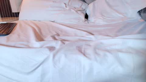 DONCELLA online show from March 8, 2026, 2:04 am