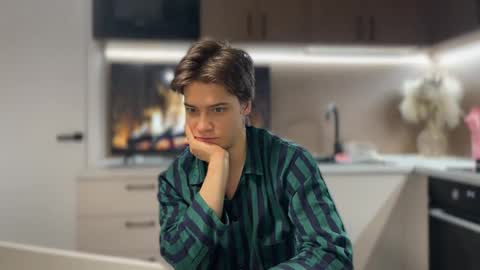 Snapshot of realsupermichael chatting on February 17, 2025, 11:42 pm AliceEve online show from February 17, 2025, 11:42 pm