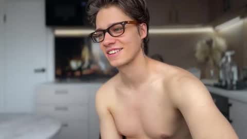 Snapshot of realsupermichael chatting on March 2, 2025, 9:21 am AliceEve online show from March 2, 2025, 9:21 am