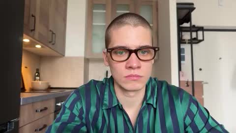 AliceEve online show from April 8, 2026, 9:53 am