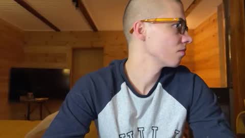 AliceEve online show from April 23, 2026, 5:59 pm