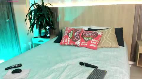 Snapshot of rebeca_cortez1 chatting on April 23, 2026, 7:49 pm I invite you to my birthday on November 3th online show from April 23, 2026, 7:49 pm
