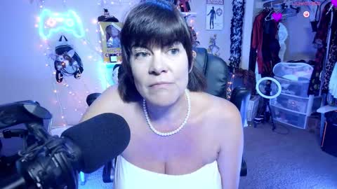 Rebecca Love online show from November 28, 2025, 10:23 pm