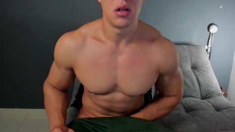 twitter REECET26 instagram RECCETAYLOR online show from October 8, 2025, 3:20 pm