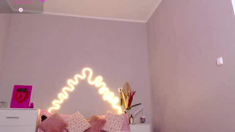 red__candy online show from December 6, 2024, 3:55 pm