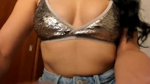 red_flower203 online show from January 5, 2025, 1:56 am