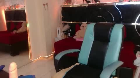 Snapshot of red_moon_2 chatting on February 4, 2026, 12:16 am Lunaaaaa online show from February 4, 2026, 12:16 am