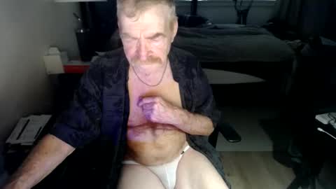 Snapshot of redbare12007 chatting on June 23, 2026, 2:59 pm Red online show from June 23, 2026, 2:59 pm