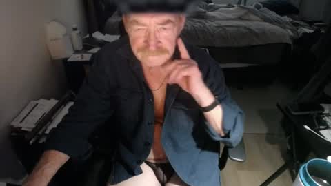 Snapshot of redbare12007 chatting on July 26, 2026, 5:53 pm Red online show from July 26, 2026, 5:53 pm