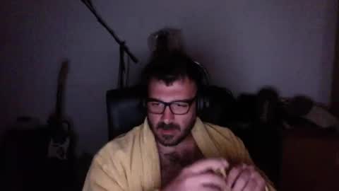 Snapshot of redbonezzzz chatting on April 6, 2026, 6:53 pm redbonezzzz online show from April 6, 2026, 6:53 pm