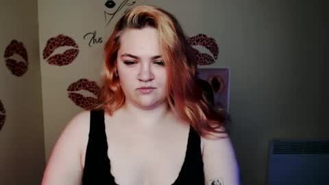 Snapshot of redhotqueen1 chatting on June 10, 2026, 6:07 pm Rina online show from June 10, 2026, 6:07 pm