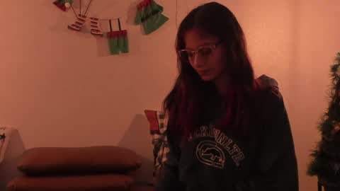 Snapshot of redmeloddy chatting on December 26, 2024, 11:35 pm Meloddy online show from December 26, 2024, 11:35 pm