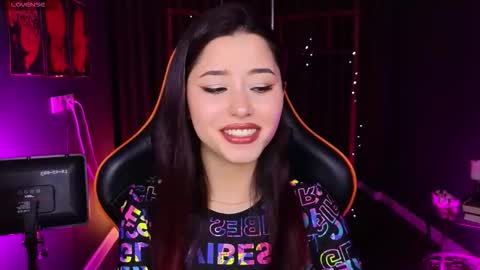 Kiara online show from November 25, 2025, 10:32 pm