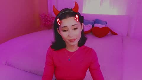 Snapshot of redmidnight_ chatting on May 1, 2026, 8:57 pm Kiara online show from May 1, 2026, 8:57 pm