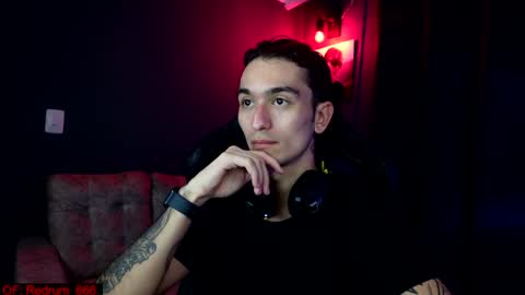 Snapshot of redrum_696 chatting on December 6, 2024, 7:01 pm Red online show from December 6, 2024, 7:01 pm