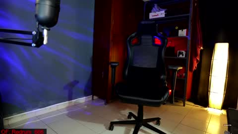 Snapshot of redrum_696 chatting on December 18, 2024, 3:47 am Red online show from December 18, 2024, 3:47 am