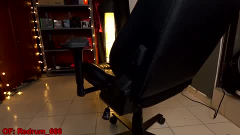 Snapshot of redrum_696 chatting on December 29, 2024, 4:27 am Red online show from December 29, 2024, 4:27 am