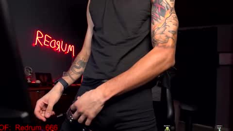 Snapshot of redrum_696 chatting on October 8, 2025, 4:59 pm Red online show from October 8, 2025, 4:59 pm