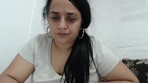 Reea online show from November 21, 2025, 8:51 pm