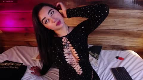   online show from November 25, 2025, 4:01 am