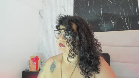 Snapshot of reginavegaa chatting on April 4, 2026, 11:40 am reginavegaa online show from April 4, 2026, 11:40 am