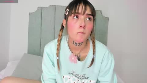 Reika  online show from October 4, 2025, 3:43 pm