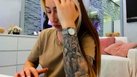 Snapshot of reina_cummings chatting on June 20, 2026, 6:49 am reina cummings online show from June 20, 2026, 6:49 am