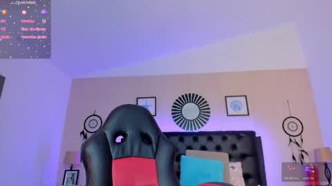 Snapshot of reina_loren chatting on May 25, 2026, 9:10 pm reina_loren online show from May 25, 2026, 9:10 pm