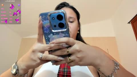 Snapshot of reina_loren chatting on May 30, 2026, 10:40 pm reina_loren online show from May 30, 2026, 10:40 pm
