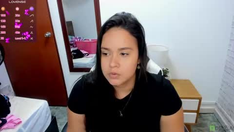 Snapshot of reina_loren chatting on June 11, 2026, 3:48 am reina_loren online show from June 11, 2026, 3:48 am