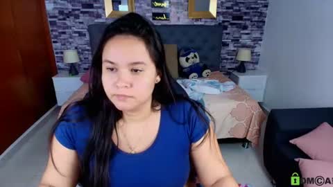 Snapshot of reina_loren chatting on July 6, 2026, 6:21 am reina_loren online show from July 6, 2026, 6:21 am