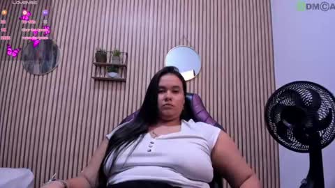 Snapshot of reina_loren chatting on August 6, 2026, 5:31 am reina_loren online show from August 6, 2026, 5:31 am
