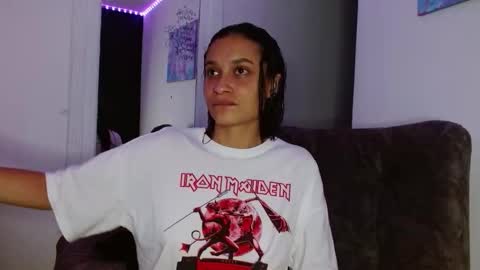 reina_reina online show from March 4, 2026, 6:08 am