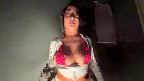 reinaassss online show from March 30, 2026, 5:41 am