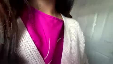 reinaassss online show from April 16, 2026, 2:29 pm