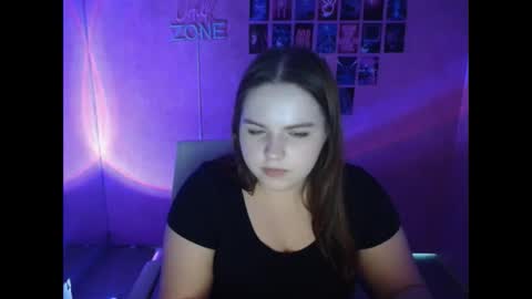 Reina online show from March 27, 2026, 7:02 pm