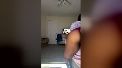 Snapshot of reinarica chatting on March 6, 2026, 8:22 am reinarica online show from March 6, 2026, 8:22 am