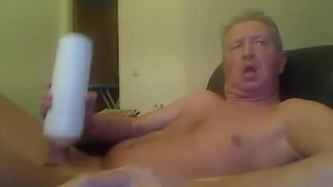 reini7211 online show from October 16, 2025, 12:22 am