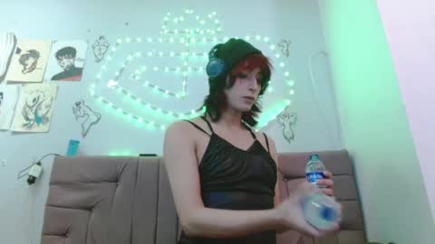 Snapshot of reiv_femboy chatting on April 16, 2026, 3:07 am reiv_femboy online show from April 16, 2026, 3:07 am