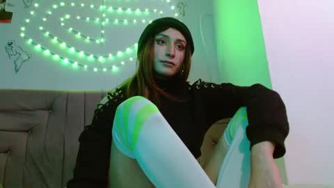 Snapshot of reiv_femboy chatting on May 12, 2026, 3:58 am reiv_femboy online show from May 12, 2026, 3:58 am